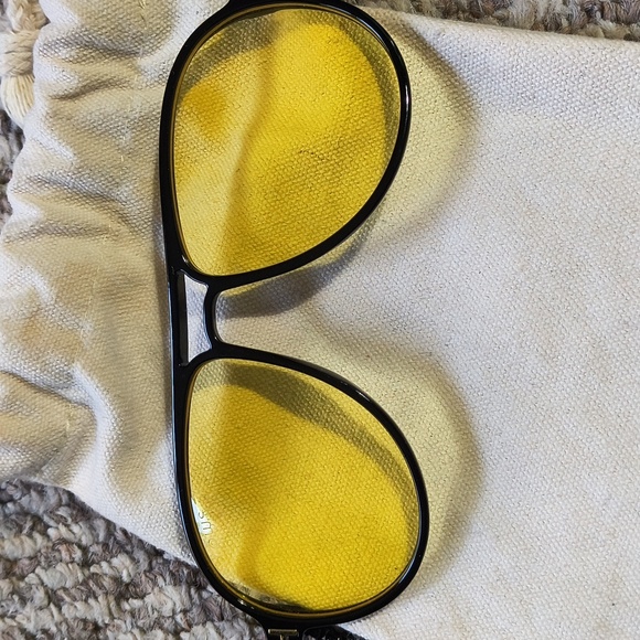 Stylish Black and Yellow Sunglasses - Picture 5 of 8